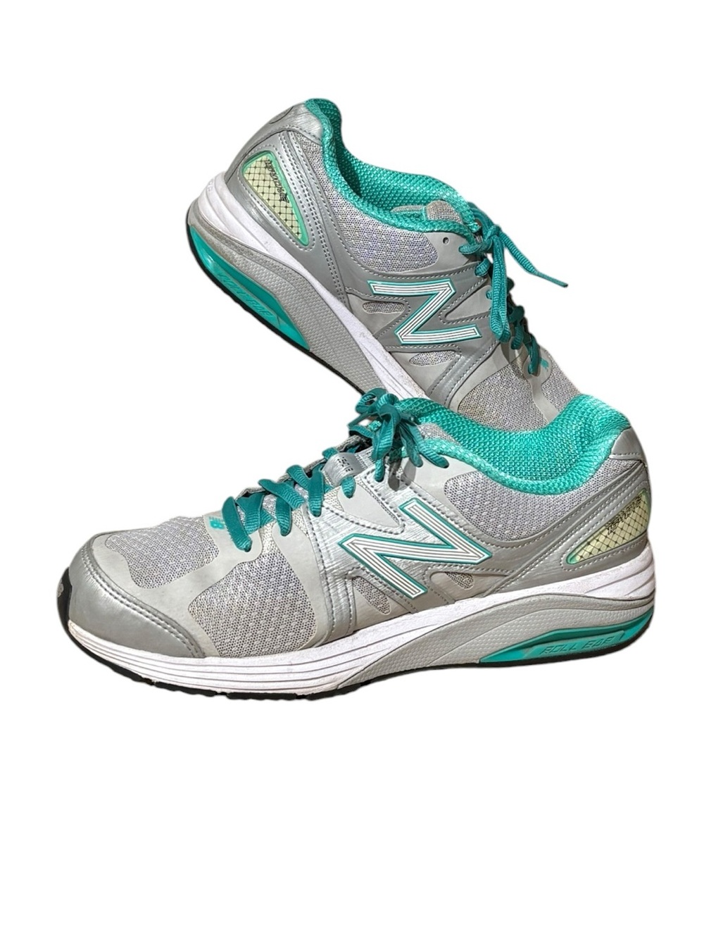 New Balance Women's Silver & Teal Athletic Sneakers 1540 V2, 8.5 Wide (D)